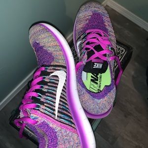 NIKE Free Run Flyknit
